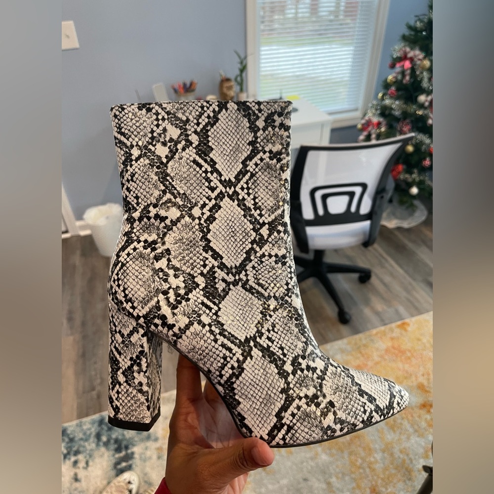 Women’s fashion Chunky high heel classic Snake print boots